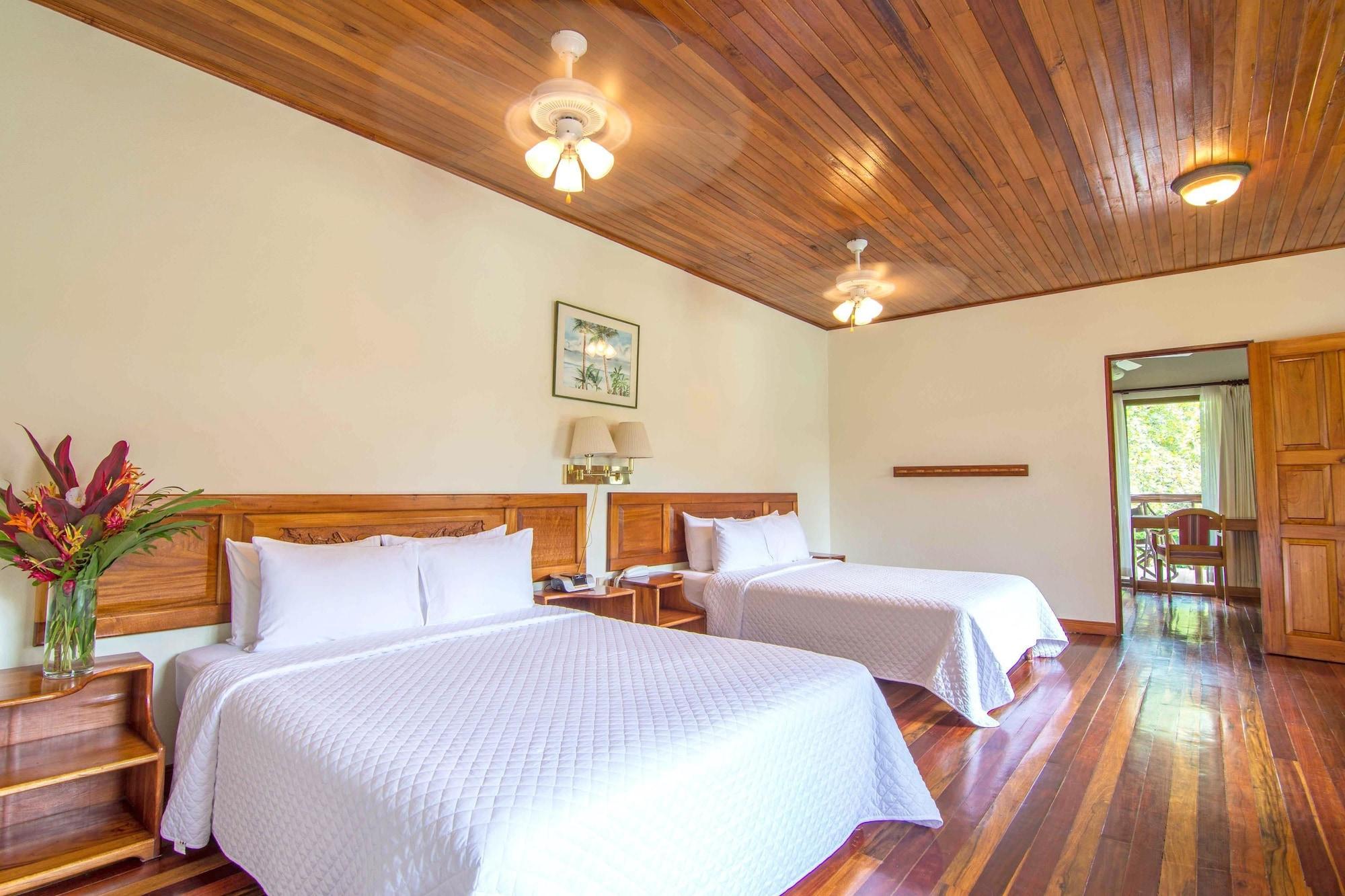 Crocodile Bay Resort Пуерот-Хіменес Екстер'єр фото