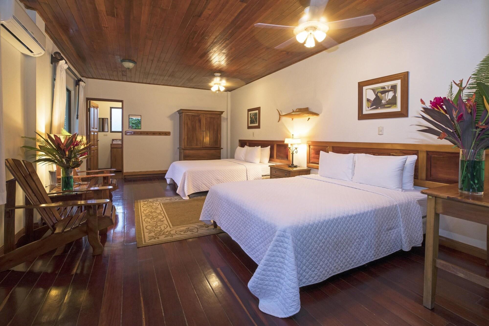Crocodile Bay Resort Пуерот-Хіменес Екстер'єр фото