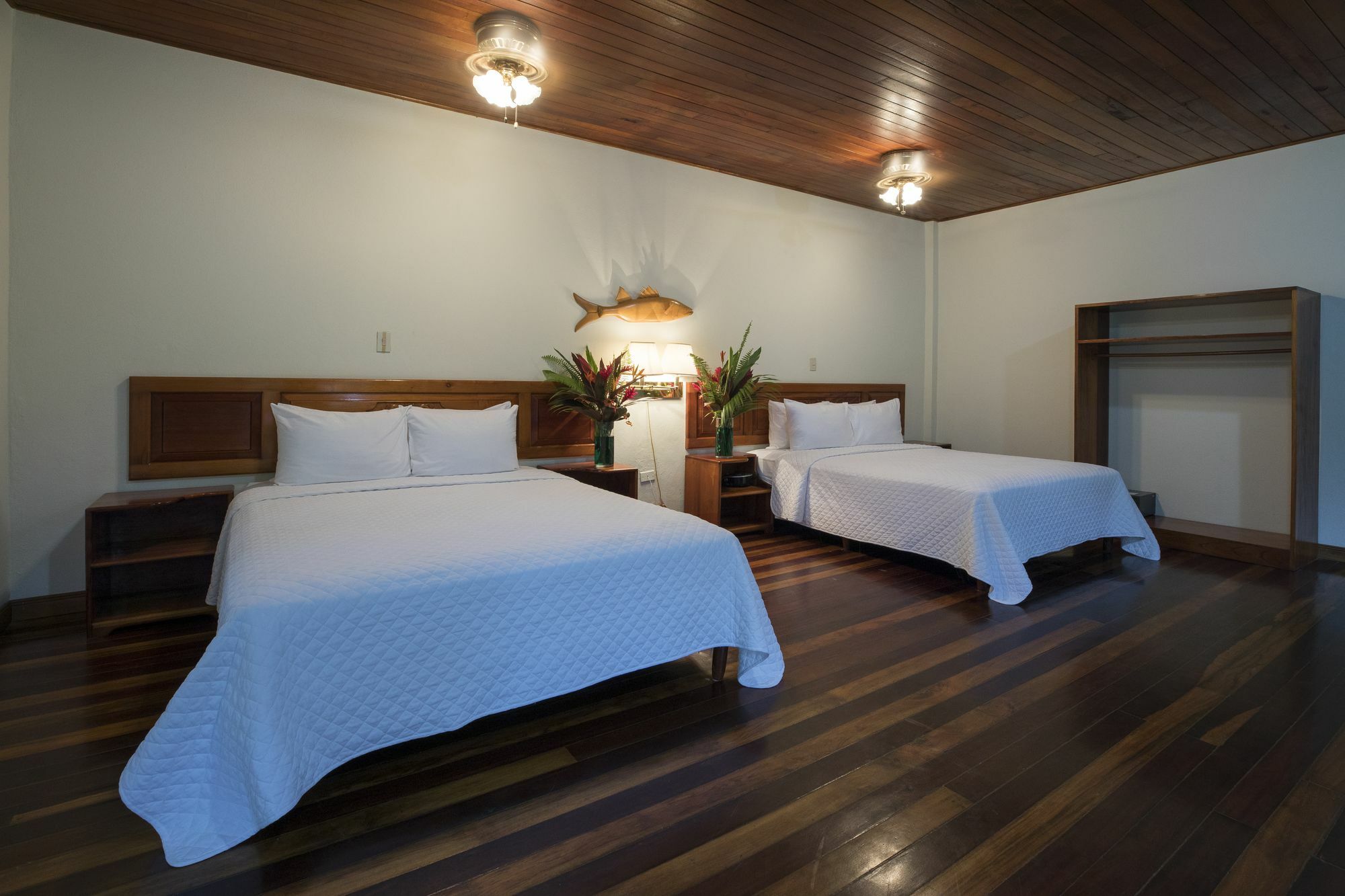Crocodile Bay Resort Пуерот-Хіменес Екстер'єр фото