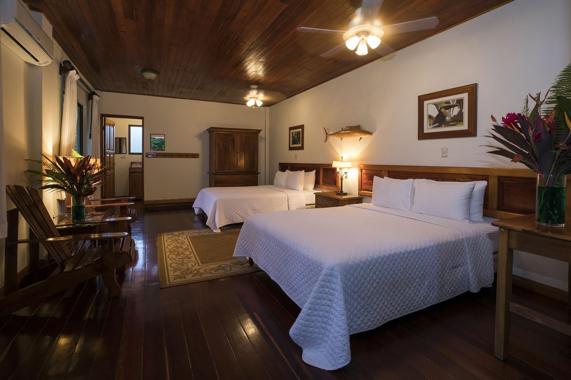 Crocodile Bay Resort Пуерот-Хіменес Екстер'єр фото