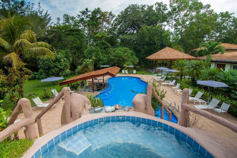 Crocodile Bay Resort Пуерот-Хіменес Екстер'єр фото