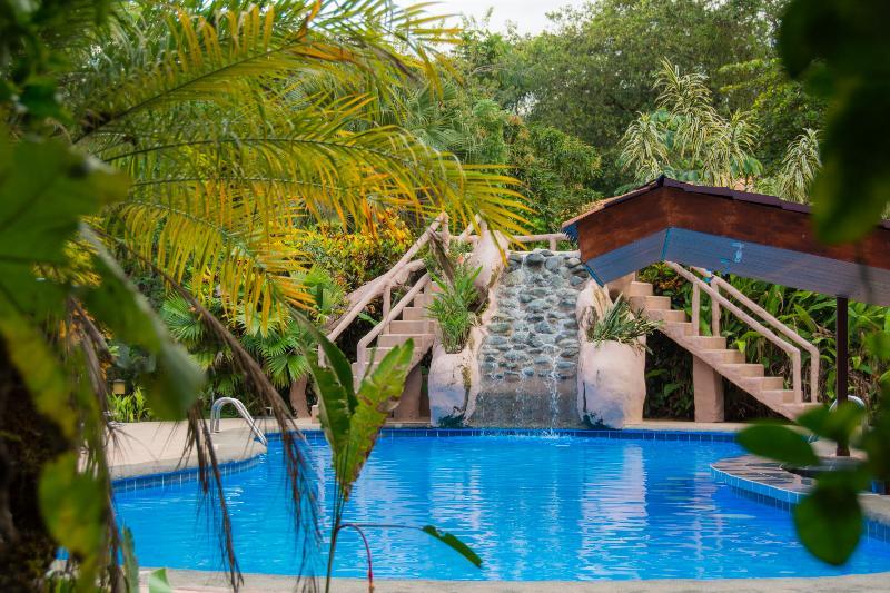 Crocodile Bay Resort Пуерот-Хіменес Екстер'єр фото