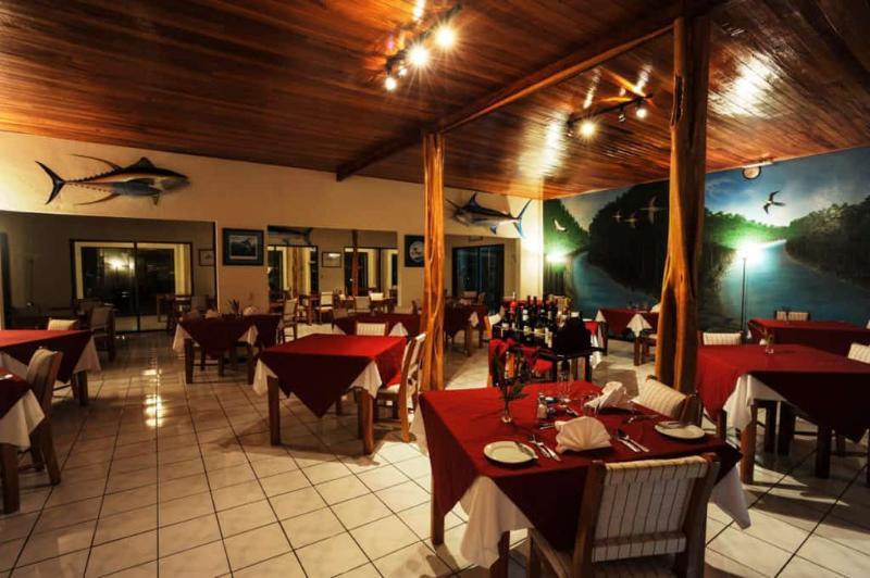 Crocodile Bay Resort Пуерот-Хіменес Екстер'єр фото