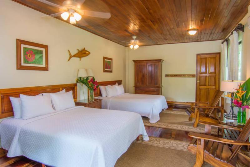 Crocodile Bay Resort Пуерот-Хіменес Екстер'єр фото